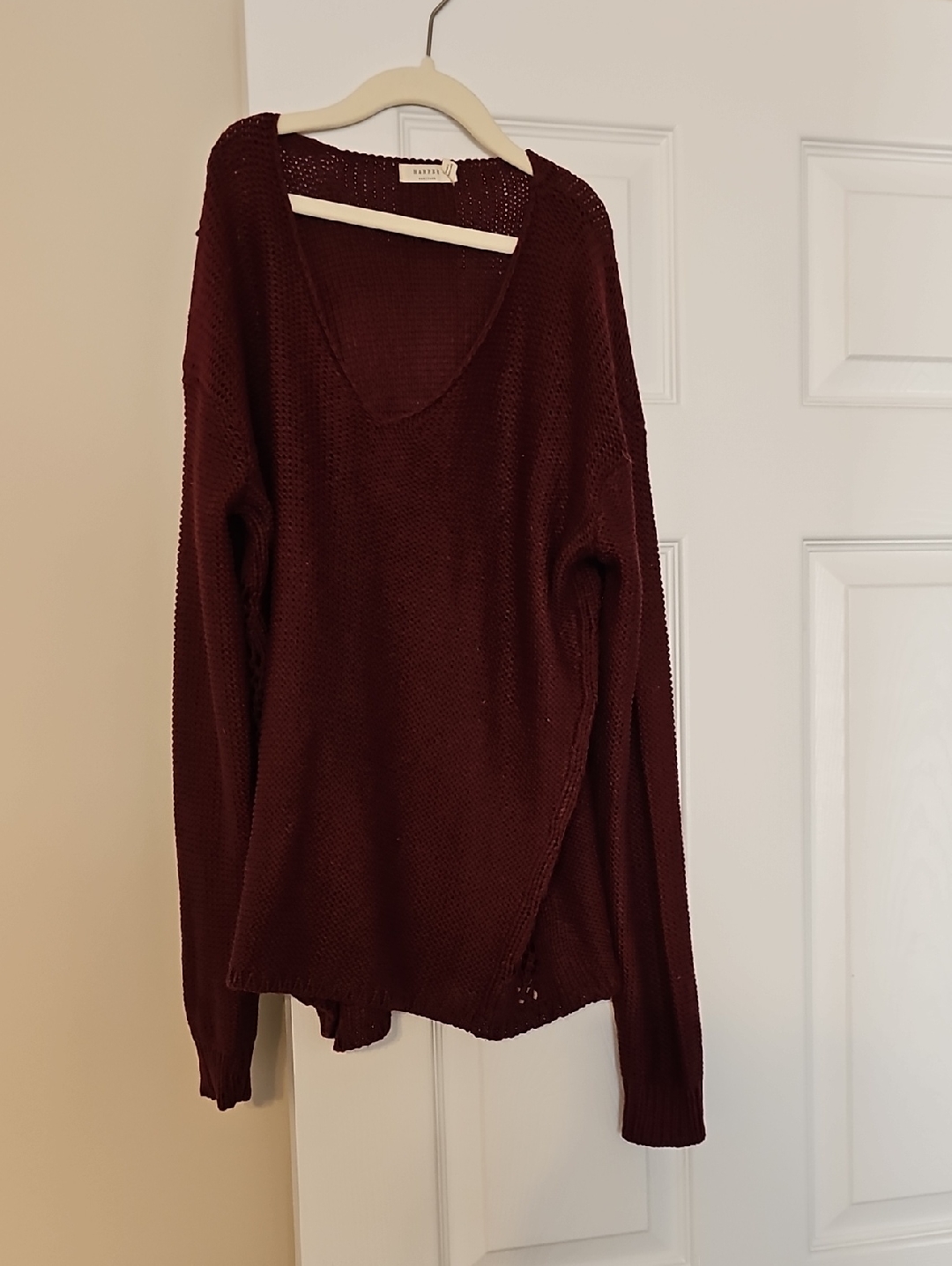 V-Neck Lightweight Knit Sweater In Burgundy